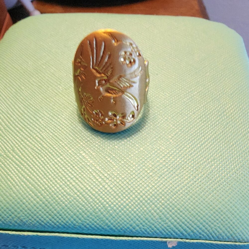 Ring with s bird